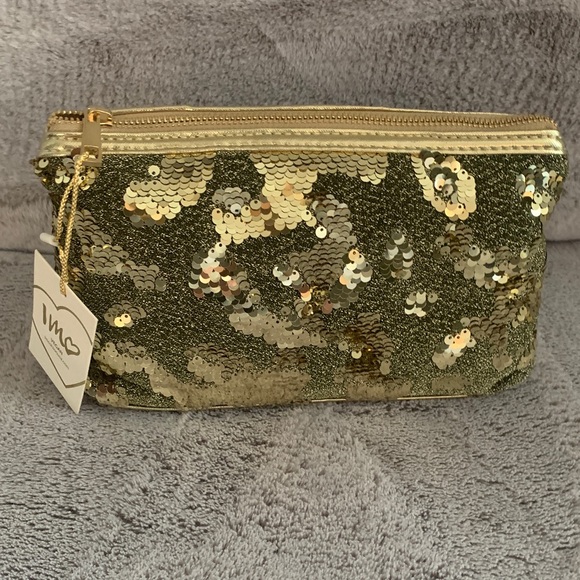imoshionusa Handbags - 🆕- Glamorous Gold Sequin Cosmetic Bag
